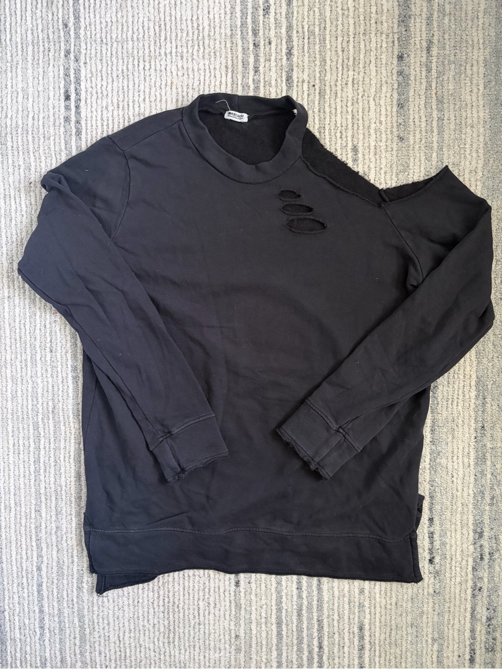 La Made Black Distressed Women’s Long-Sleeve Shirt Size M